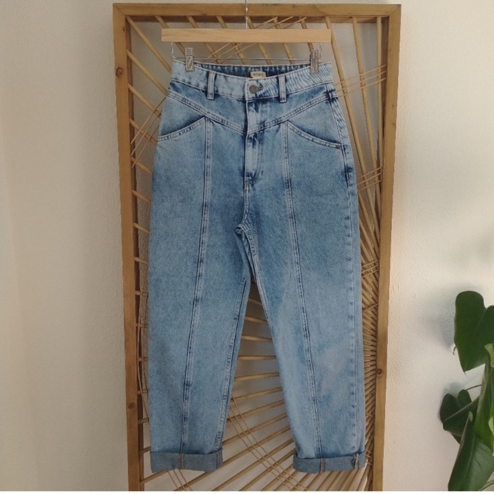 Roxy World Wide Woman Mom Fit Jeans, High Waist / Size 27 - Picture 4 of 12